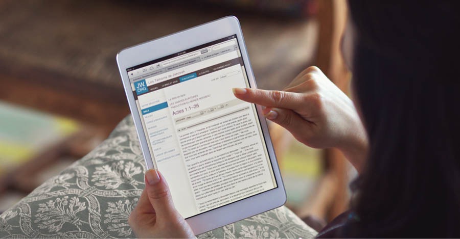 Iin ñá hermana káʼviña Biblia nu̱ú jw.org