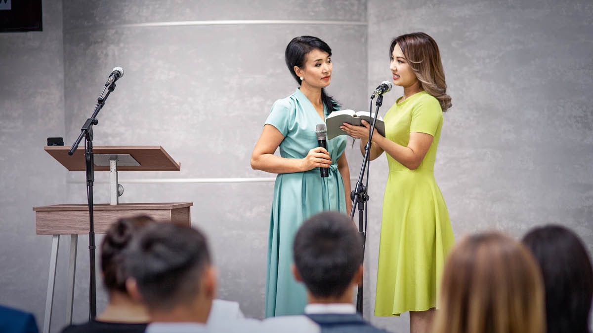 Iin ñá hermana kéʼéñá iin demostración ti̱xin reunión ña̱ ma̱ʼñú semana