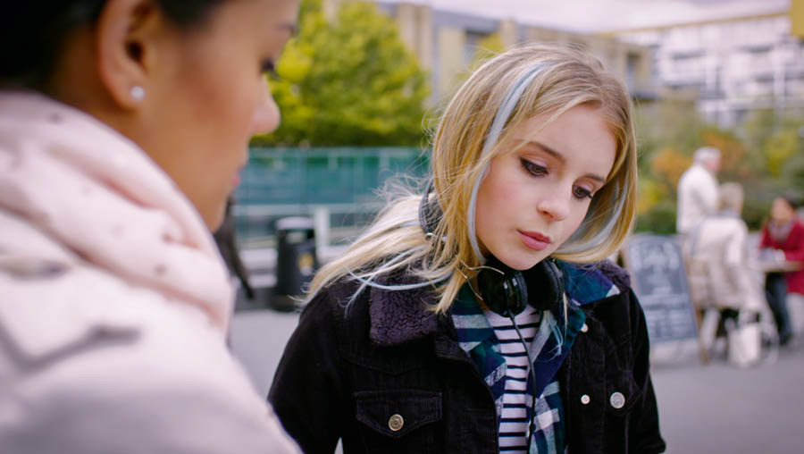 Na̱ʼná ña̱ va̱xi nu̱ú ña̱ video Kúsi̱íní-iniyó tá nátúʼunyó xíʼin na̱ yiví. Viíka ná sanáʼa̱yó: Tu̱ʼun ndióxi̱ kúúmiíña ndee̱, ná kuniñúʼuyóña. Ñá Coral ndeé káʼviñá.