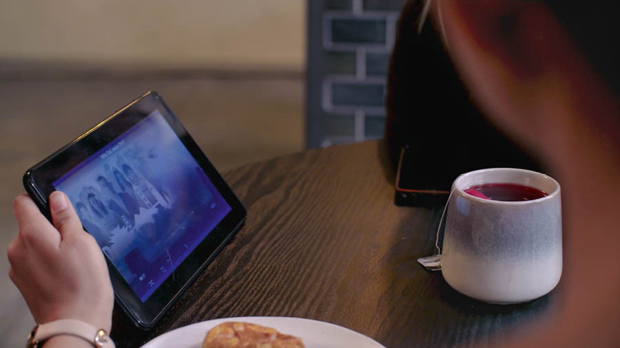 Iin na̱ʼná ña̱ va̱xi nu̱ú video ña̱ naní Kúsi̱íní-iniyó tá nátúʼunyó xíʼin na̱ yiví. Viíka ná sanáʼa̱yó: Tá sánáʼa̱yó ná kuniñúʼuyó ejemplo. Ñá Rita náʼa̱ñá iin video nu̱ú ñá Coral.