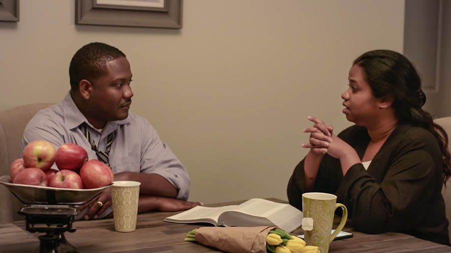 Iin na̱ʼná ña̱ va̱xi nu̱ú ña̱ video Xíniñúʼu ndakú koo iniyó: Ná kundiku̱nyó ña̱ káʼa̱n Ndióxi̱ xíʼinyó. Ta̱ Calou xíʼin ñá síʼíra viíní káʼa̱nna xa̱ʼa̱ tu̱ndóʼo ña̱ kúúmiína ta xíniñúʼuna Biblia ña̱ ka̱ʼa̱nna xa̱ʼa̱ ña̱yóʼo.