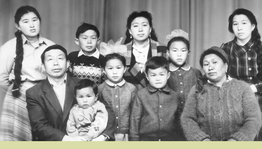 Ta̱ Beishenbai Berdibaev, xíʼin ñá síʼíi̱ xíʼin u̱na̱ se̱ʼera