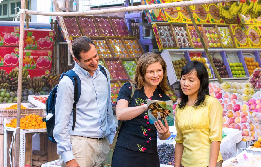 Ta̱ Simone xíʼin ñá Anna