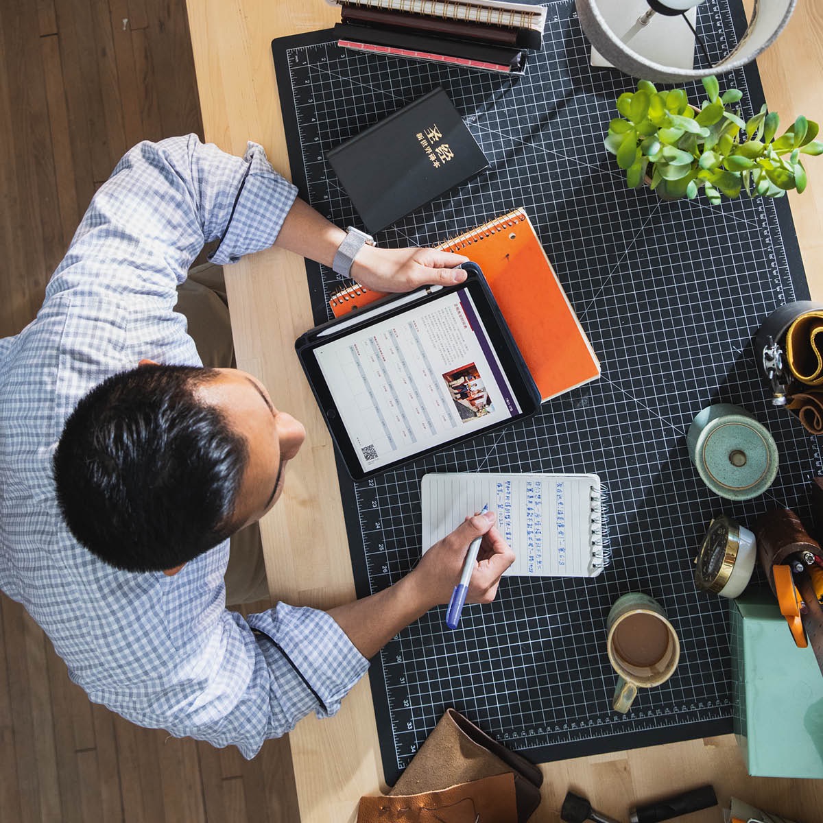 Iin ta̱ hermano nándukúra xa̱ʼa̱ ña̱ kúni̱ra nu̱ú Biblia xíʼin tutu ña̱ tává na̱ ñuu Ndióxi̱