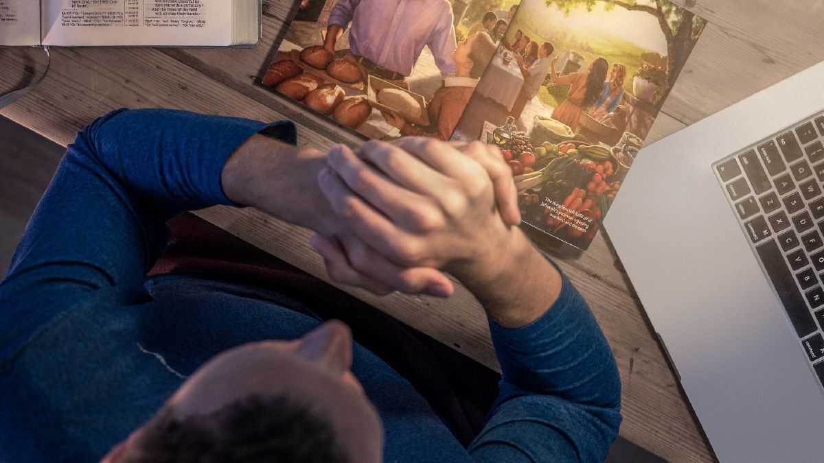 Iin ta̱ hermano távára tiempo ña̱ va̱ʼa ka̱ʼa̱nra xíʼin Jehová ta ndákanixi̱níra xa̱ʼa̱ ñuyǐví xa̱á