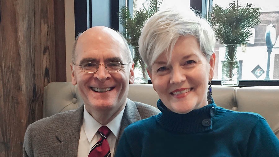 Ta̱ Don Ridley xíʼin ñá síʼira, ñá Dawn.