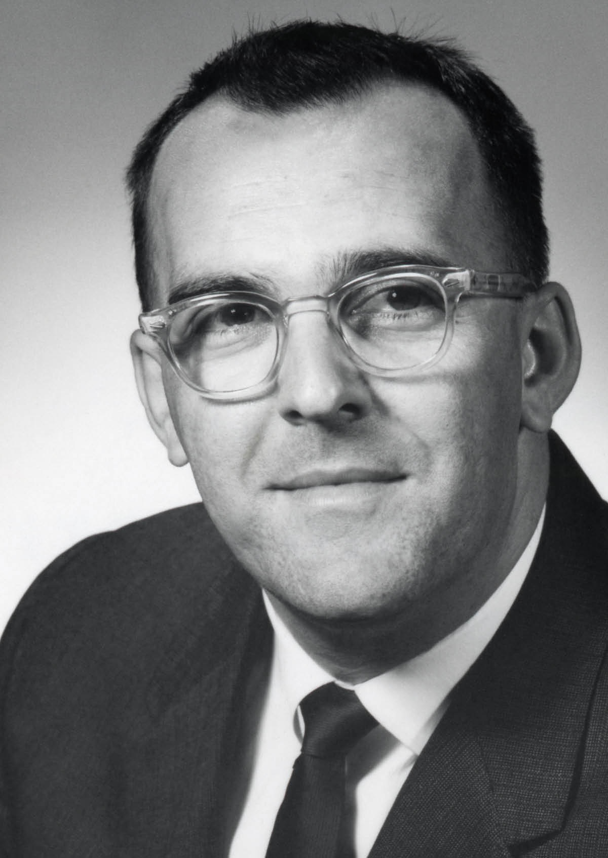 Ta̱ Léonce Crépeault tá loʼora.