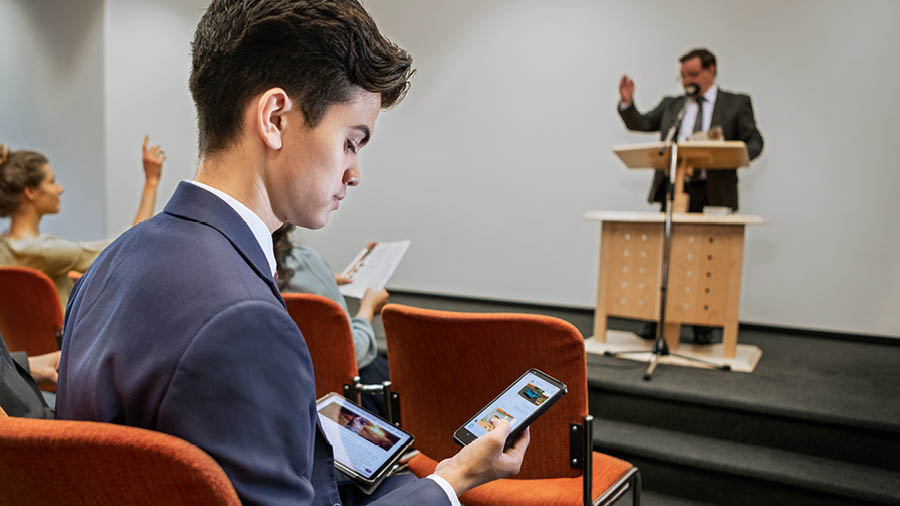 Iin ta̱ hermano káʼyíra mensaje tá íyora reunión.