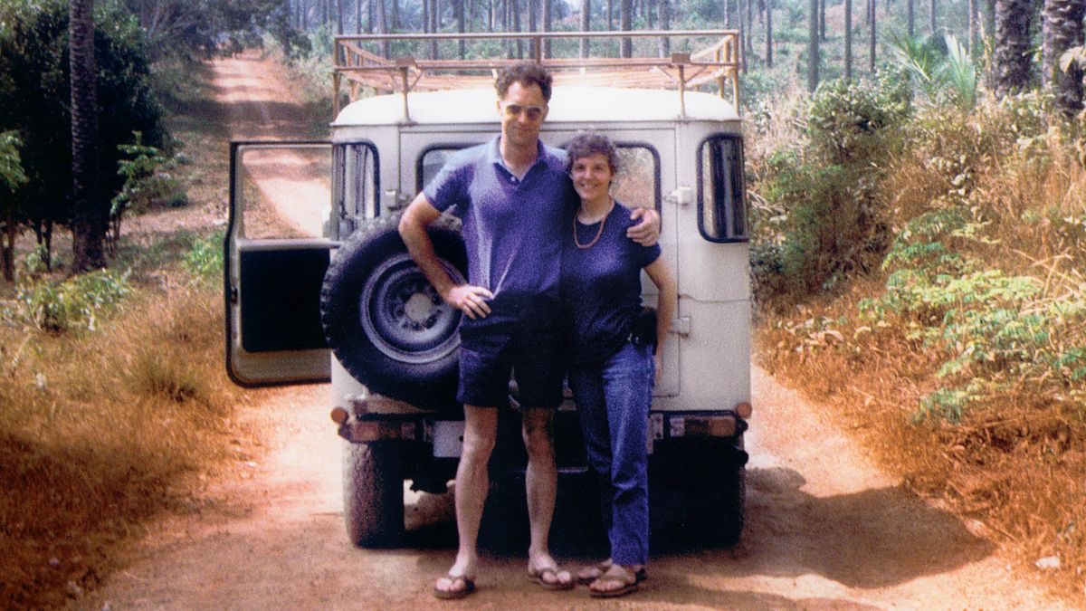 Ta̱ Robert xíʼin ñá Pauline xíʼin carrona.