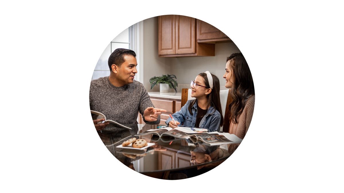 Ta̱ hermano yóʼo káʼvira xíʼin ñá síʼira xíʼin se̱ʼera.