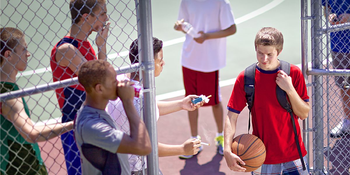 Táxina iin cigarro ndaʼa̱ iin ta̱ loʼo ti̱xin escuela