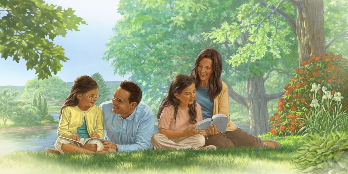 Een gezin gebruikt de Bijbel tijdens hun studie van Leer van de verhalen uit de Bijbel