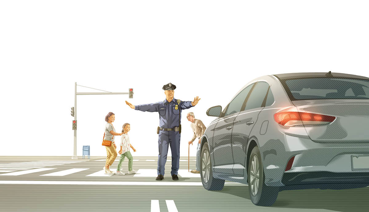 En politibetjent stopper trafikken ved en fotgjengerovergang. Folk i forskjellige aldere krysser gaten.