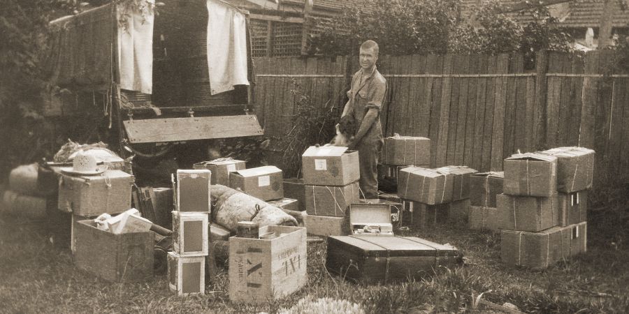 Arthur Willis ta prepará pa hasi un biahe di prediká den e desierto enorme di Australia na 1936