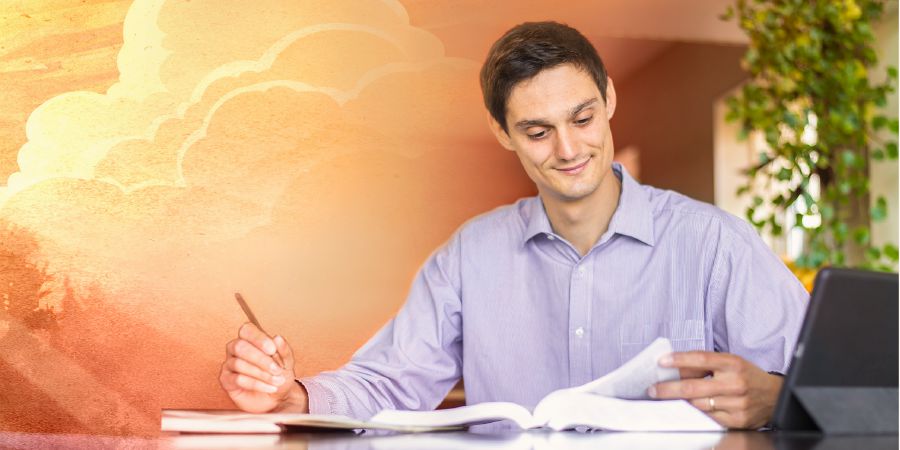 Brat studiuje Biblię