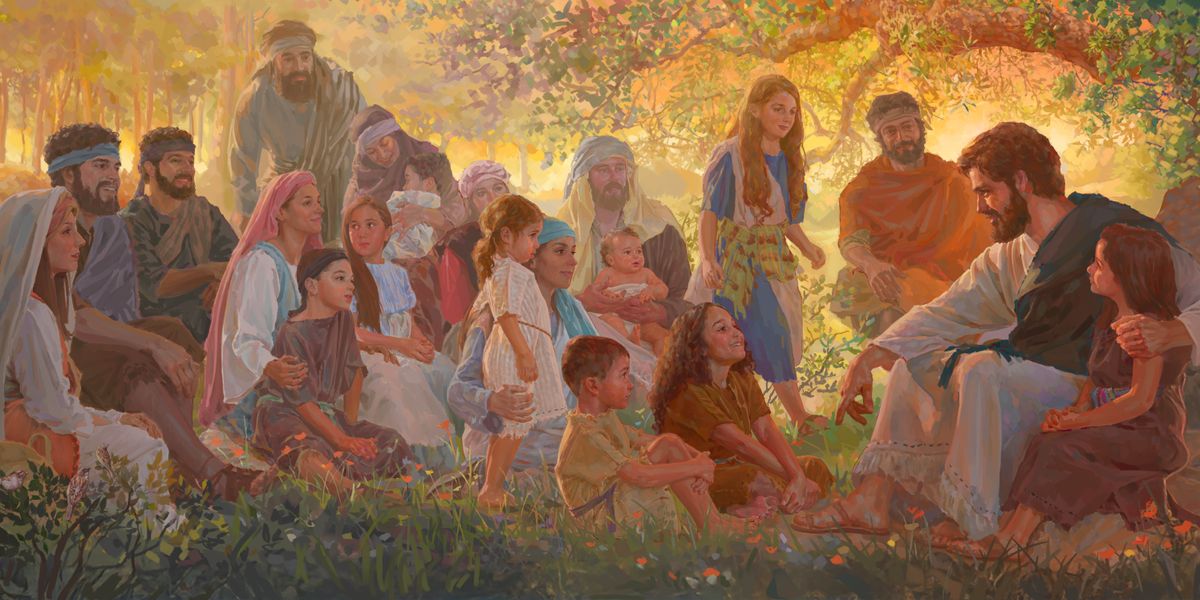 Jesus ensinando um grupo variado de homens, mulheres e crianças.