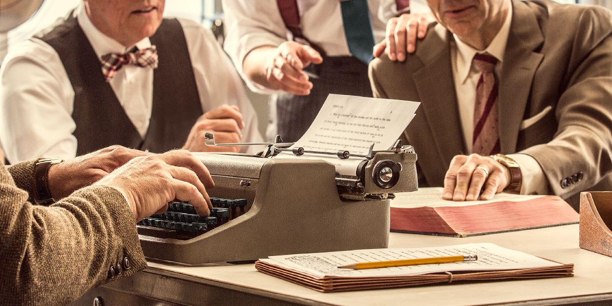 A Comissão da Tradução do Novo Mundo da Bíblia trabalhando na década de 40