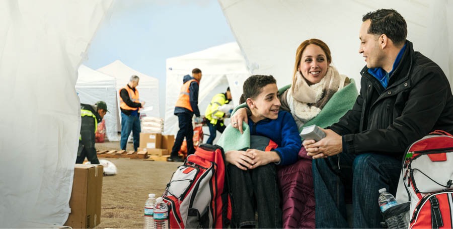 После чрезвычайного происшествия семья старается наладить привычный ход жизни