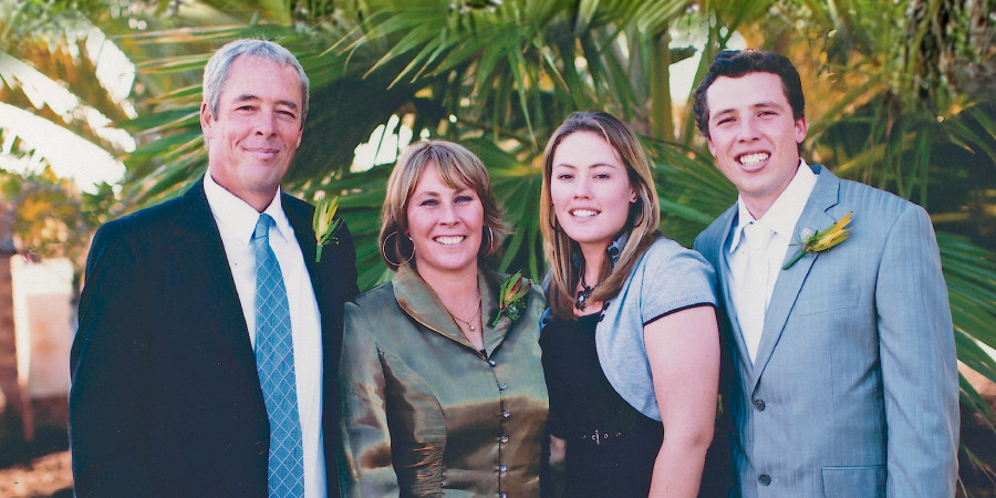 Джеффри и Джанис Уильямс с дочерью Кэтрин и сыном Кевином