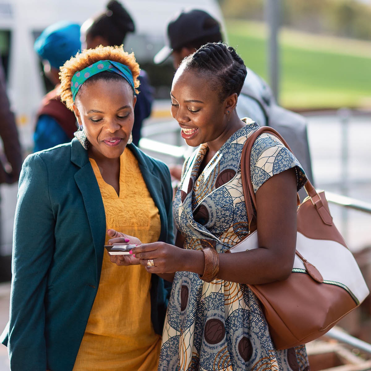 Paki ea Jehova e pakela ’mè e mong.