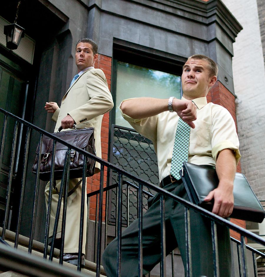 Mora bo rona ha a na mamello ’me o lula a ntse a sheba oache ea hae ha a le tšimong. Mora bo ea tsamaeang le eena oa mo sheba.