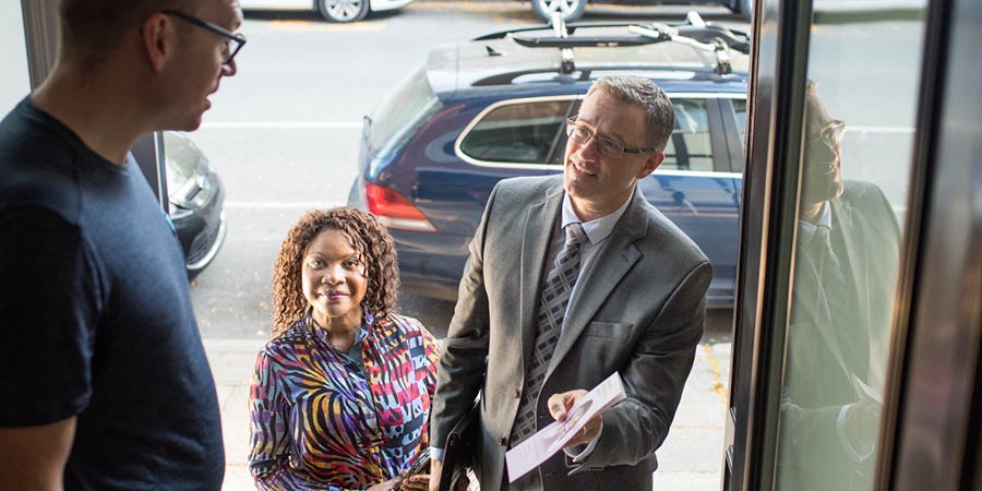 Stéphane Wallace Turcotte le mohatsa oa hae ba bolella ntate e mong molaetsa oa Bibele