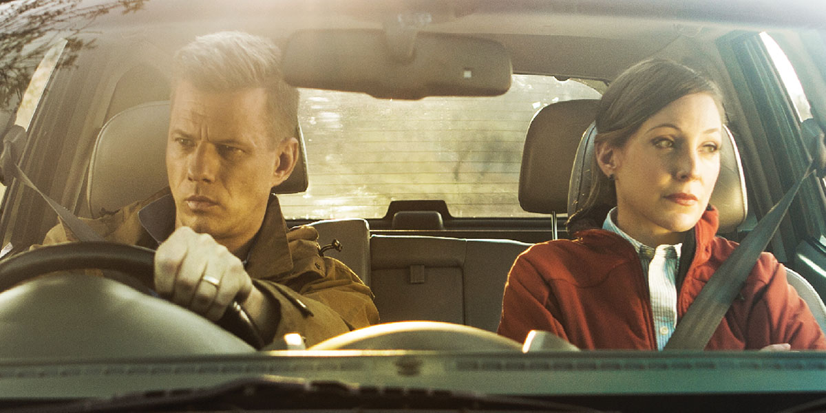 Banyalani ba shebile ka ntle ho fesetere ea koloi ba koatile