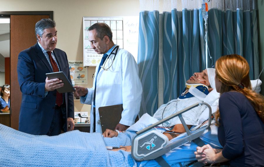 Moholo o buisana le ngaka ha mor’abo rona a robetse betheng sepetlele