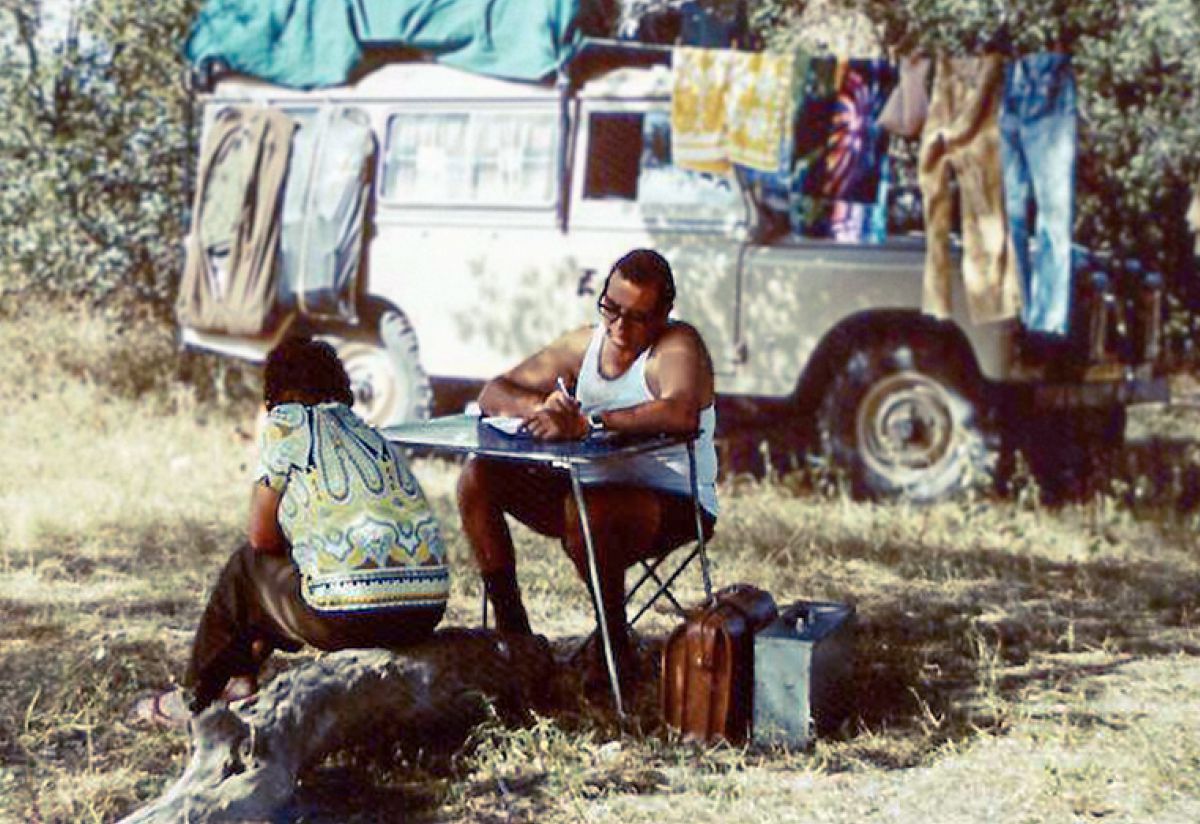 Molebeli oa potoloho oa Afrika o ngola tlaleho a le naha-thote