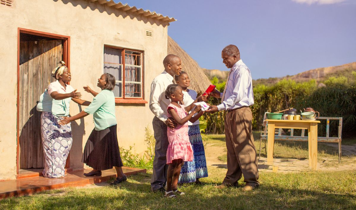 Molebeli oa potoloho le mosali oa hae ba amoheloa ka mofuthu