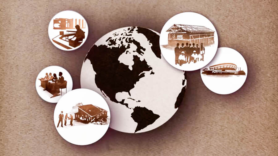 Setšoantšo se hlahang videong ea ‘Mpho Bakeng sa Jehova.’ Menehelo e thusa hore mokhatlo o etse mesebetsi e mengata lefatšeng lohle. Joaloka, 1. mesebetsi e etsoang Bethele, 2. likolo tsa puso ea Molimo, 3. ho thusa nakong ea likoluoa, 4. mehaho ea mokhatlo le 5 likopano.