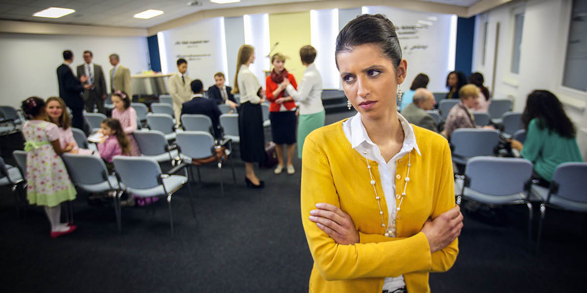 Morali oa bo rona ea sa thabang o phuthile matsoho o itšehlile thajana ka libokeng.