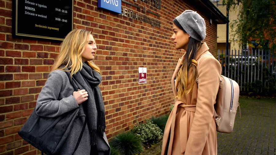 Karolo ea video ea “Thusa Motho eo U Ithutang Bibele le Eena Hore a be le Kamano e Ntle le Jehova.” Nteboheleng o bua le Lipontšo.