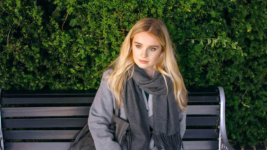 Karolo ea video ea “Thusa Motho eo U Ithutang Bibele le Eena Hore a be le Kamano e Ntle le Jehova.” Lipontšo o nahana kamoo Jehova a mo thusitseng kateng.