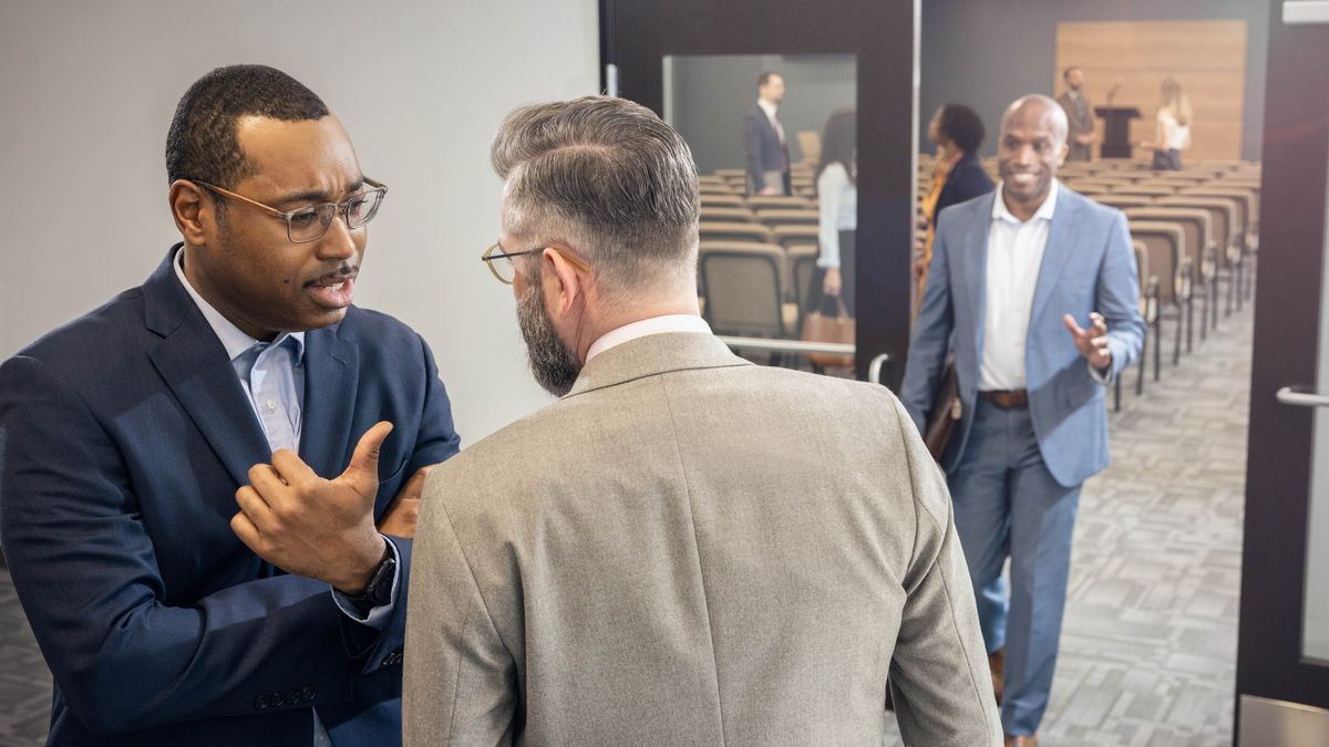 Bara ba bo rona ba babeli ba a qoqa Holong ea ’Muso. E mong oa bona o bua hampe ka mor’abo rona ea ntseng a tla ho bona.