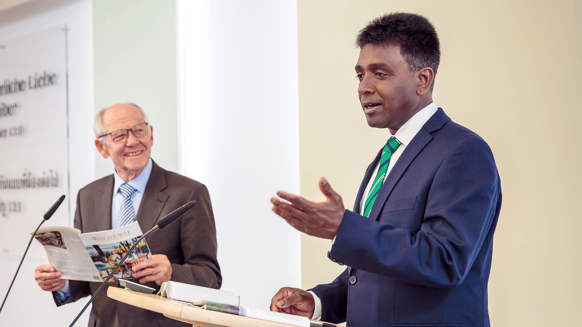 Mor’abo rona e mocha eo e leng moholo o khanna Thuto ea “Molula-Qhooa” ’me Mor’abo rona ea holileng ea mo ballang lirapa o mo shebile a bososetse.