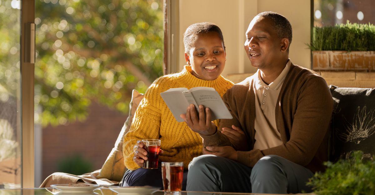 Banyalani ba thabetse ho bala Bibele hammoho.