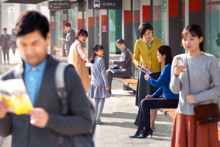 Morali oa bo rona o fa ’mè e mong pampitšana empa batho ba fetang ka tsela ba shebahala ba se na taba le molaetsa oa hae.