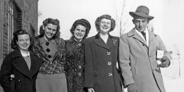 Mildred Olson le liithuti-’moho le eena tsa Gileade