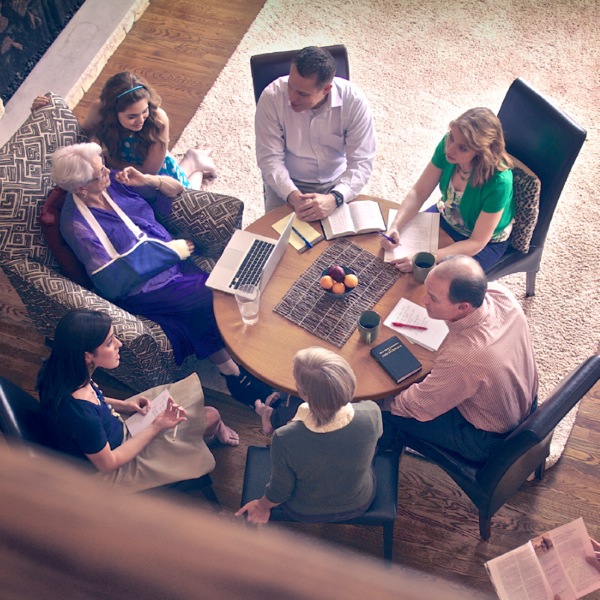 Lelapa le tšoare seboka le motsoali ea seng a hōlile ho seka-seka litlhoko le tsela ea ho li khahlametsa