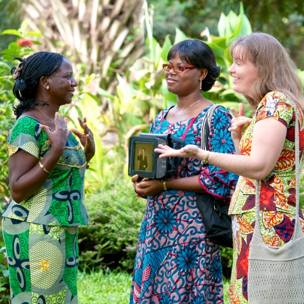 Anne-Rakel o bolela ka puo ea matsoho Togo