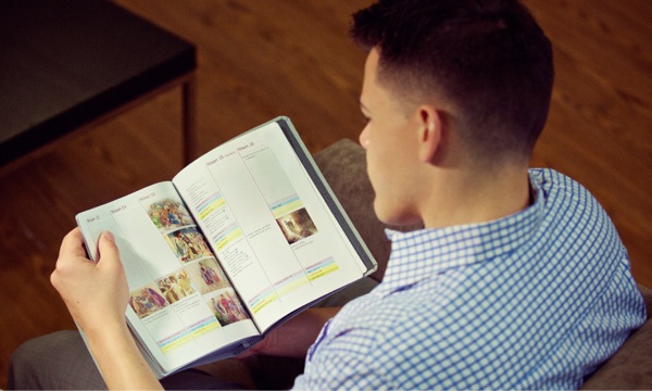 Paki ea Jehova e thuisa ka lintho tse etsahaletseng Jesu bekeng ea ho qetela ea bophelo ba hae lefatšeng ka ho hlahloba sehlomathiso se Bibeleng e ncha ea Phetolelo ea Lefatše le Lecha ea Mangolo a Halalelang