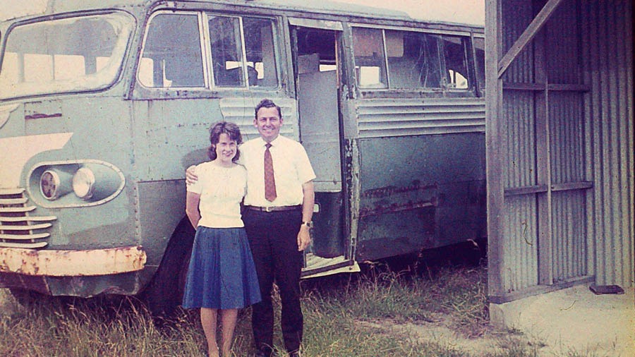 Mora le morali’abo rona Payne ba eme pel’a bese, eo ba neng ba lula ka ho eona ha e le bapotolohi