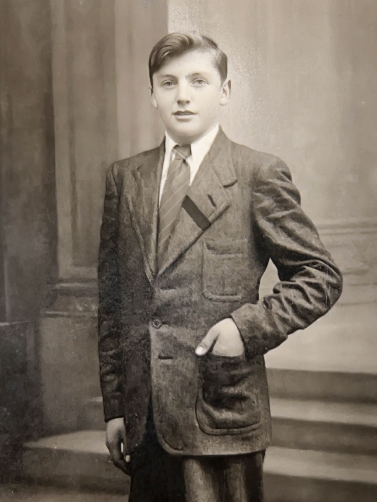 Marcel ha e ntse e le mocha.