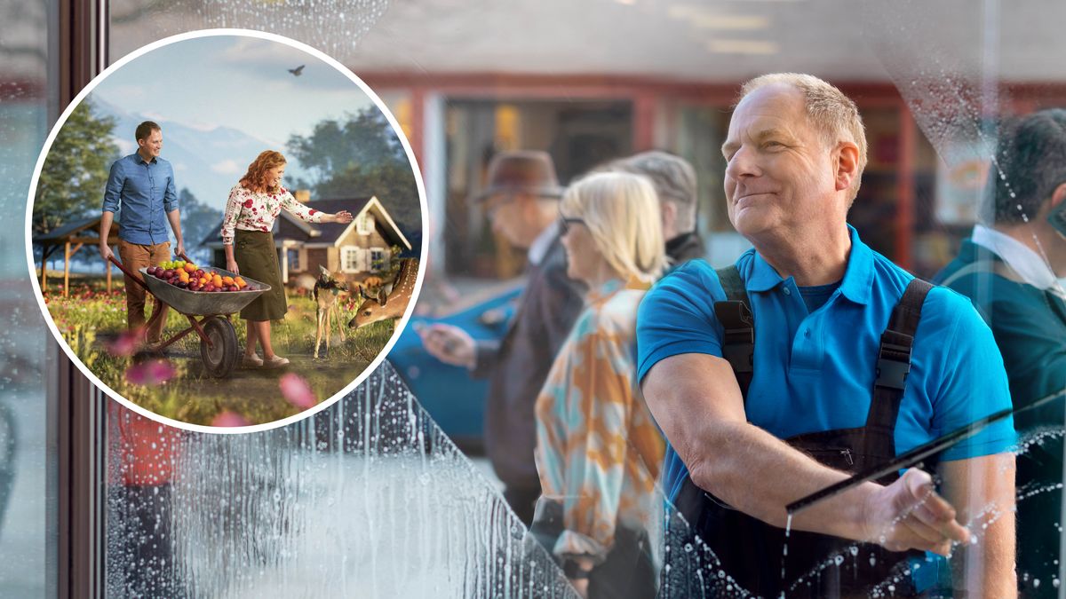 Mor’abo rona o hlatsoa fensetere shopong. O ntse a nahana a se a le lefatšeng le lecha a e-na le mosali oa hae. A khanna kiribae e tšetseng litholoana. Khama e fula haufi le bona.