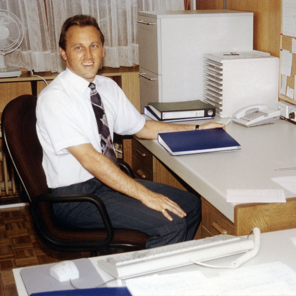 Mor’abo rona Franco o lutse tafoleng ea hae oa sebetsa.