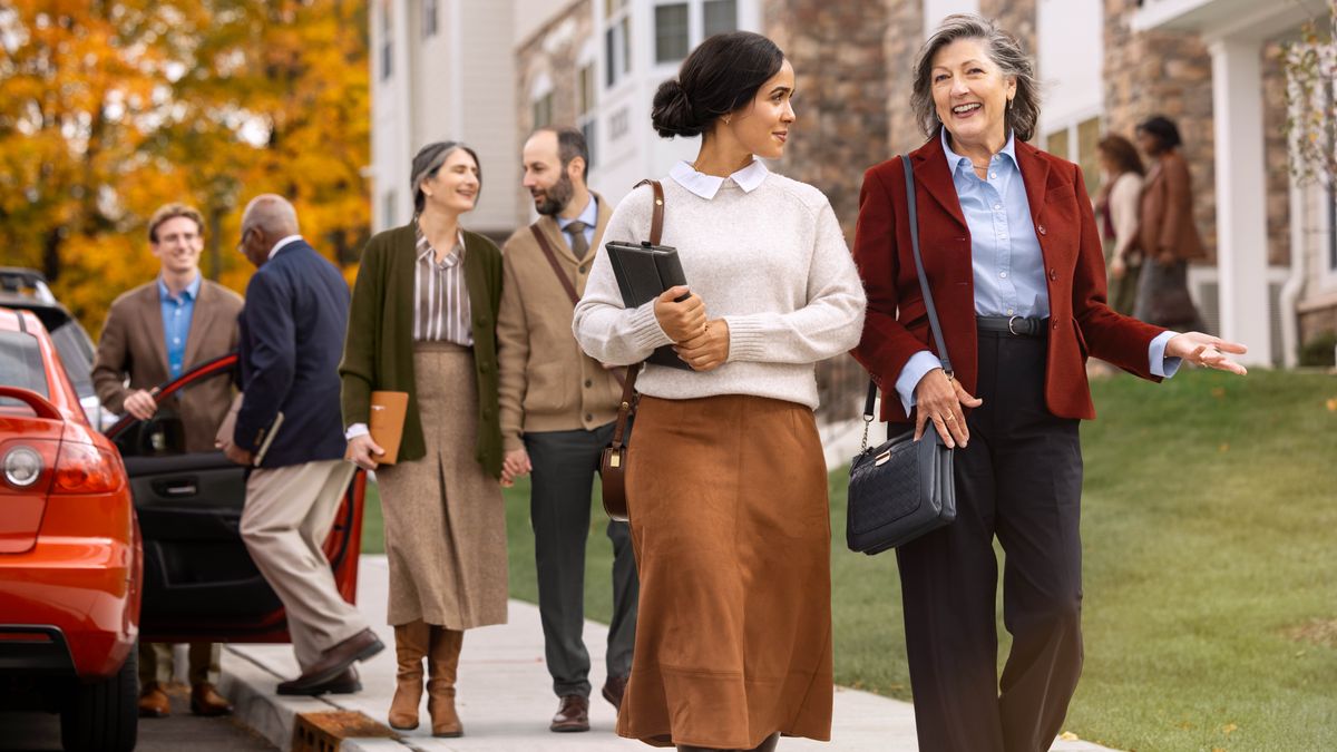 Barali ba bo rona ba hlahileng setšoantšong se fetileng ba tsoa sebokeng sa tšimo ’me ba tsamaea ’moho ho ea tšimong. Bara le barali ba bo rona ba sehlopheng se le seng le bona ba tseleng e eang tšimong.
