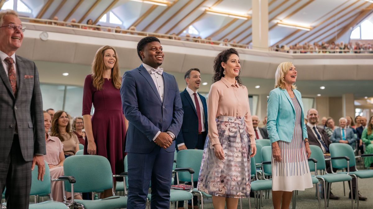 Batho ba tl’o kolobetsoa ba lilemo tse sa tšoaneng ba bolella ba bang ka tumelo ea bona ba le litulong tse ka pele kopanong ea potoloho.