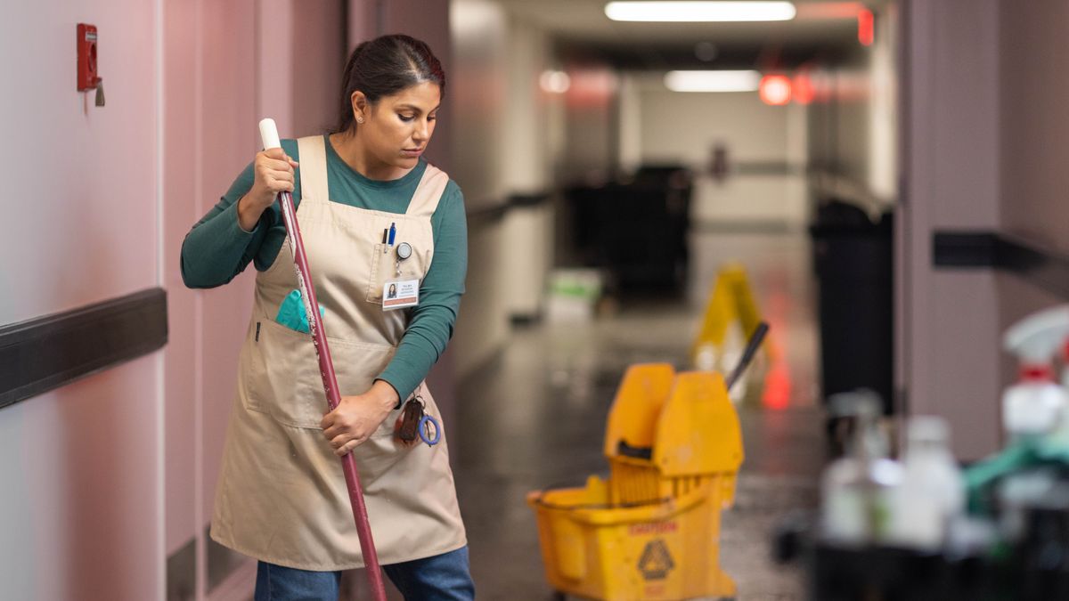 ’Mè eo o hloekisa liofisi bosiu.