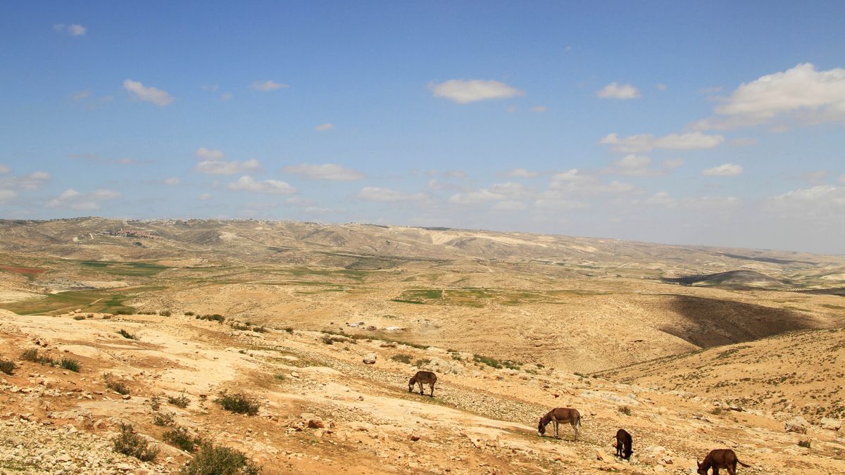 Naha e omelletseng e pel’a sebaka sa Karmele.